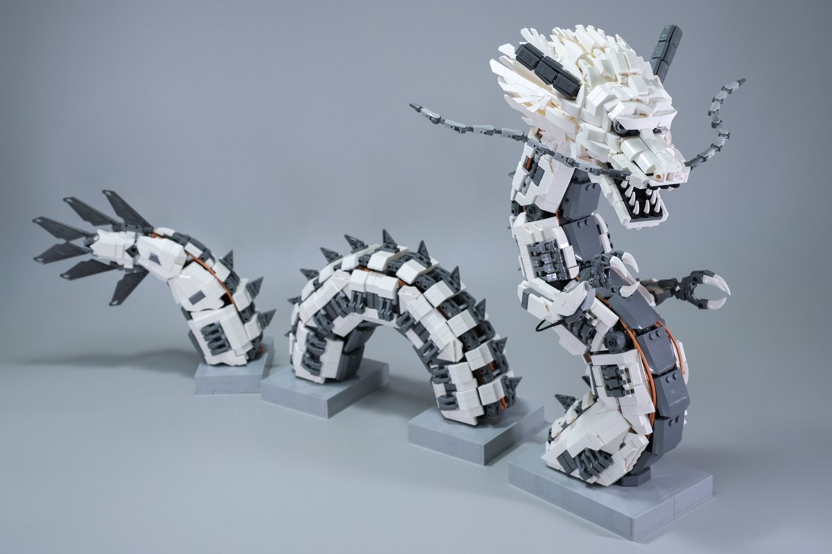 uran120's tweet image. レゴで龍を作ったよ。
西洋のドラゴンが怪物とされるのに対し、龍は「知恵 強さ 守護」を象徴する存在。
龍の姿が現在のように描かれるようになったのは古代中国・宋代の書物で「鹿 らくだ 兎 蛇 蛤 鯉 鷹 虎 牛」の9つの動物の特徴を持っていると明記されてからだって。元祖キメラだね。
#Lego #レゴ