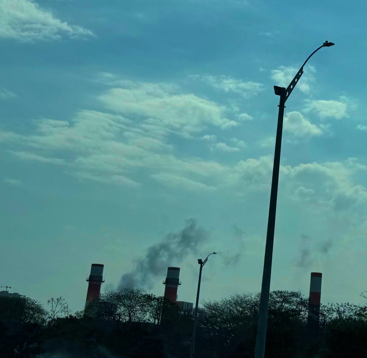 Solo un verdadero teórico de la conspiración de la vieja guardia, tiene recuerdos con esta foto, le debe recordar algún lugar de algo en particular.