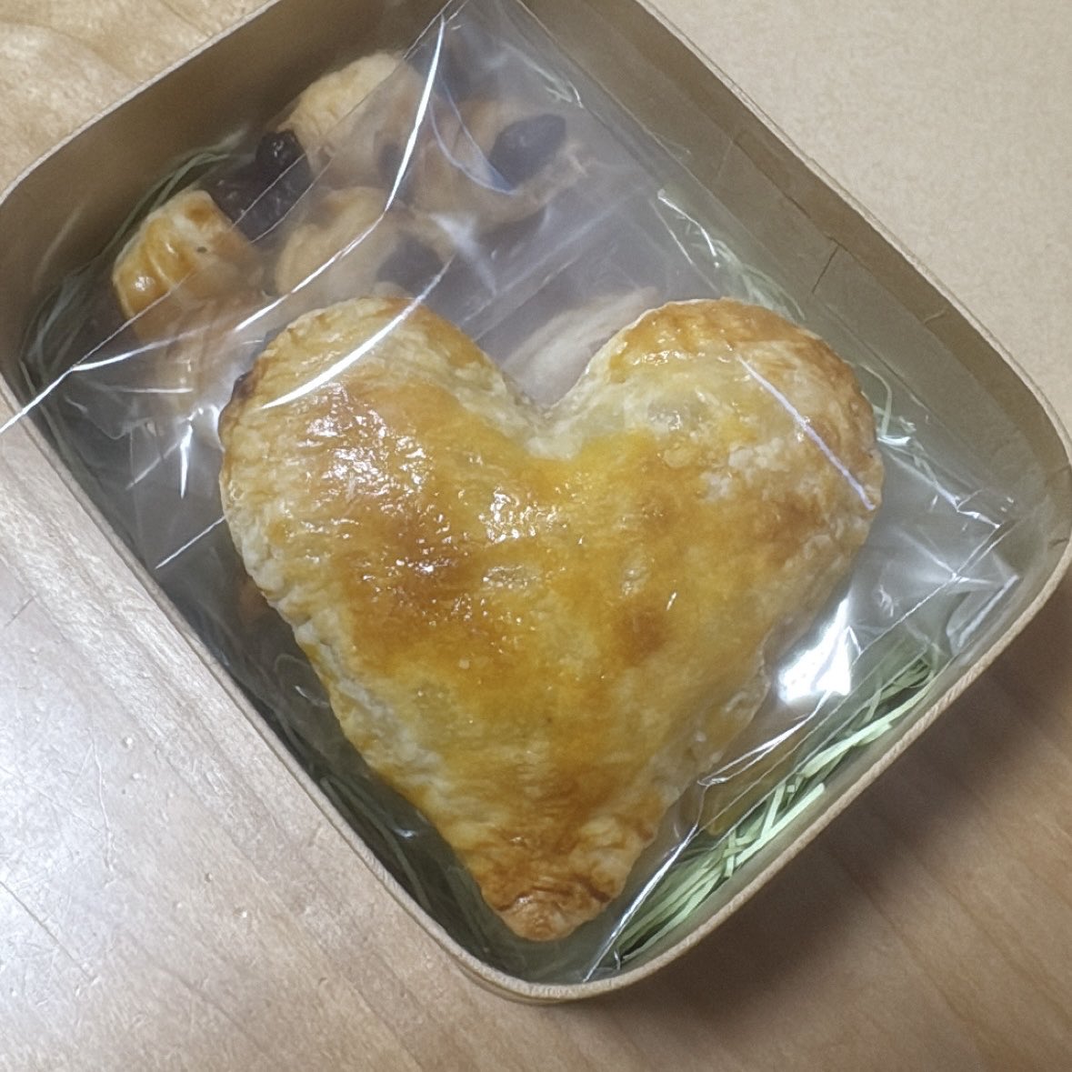 Yuka123721's tweet photo. 美味しいの作れなかった😱😱
ハートの形だけはいい感じ.. https://t.co/bi9RvELY8S