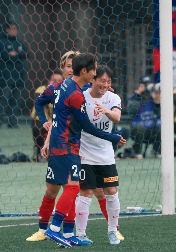 nami_nao73's tweet photo. この2人のハグのシーン撮りながら泣いた😭
 #中島翔哉 
 #室屋成 https://t.co/yFaJQHXGfm