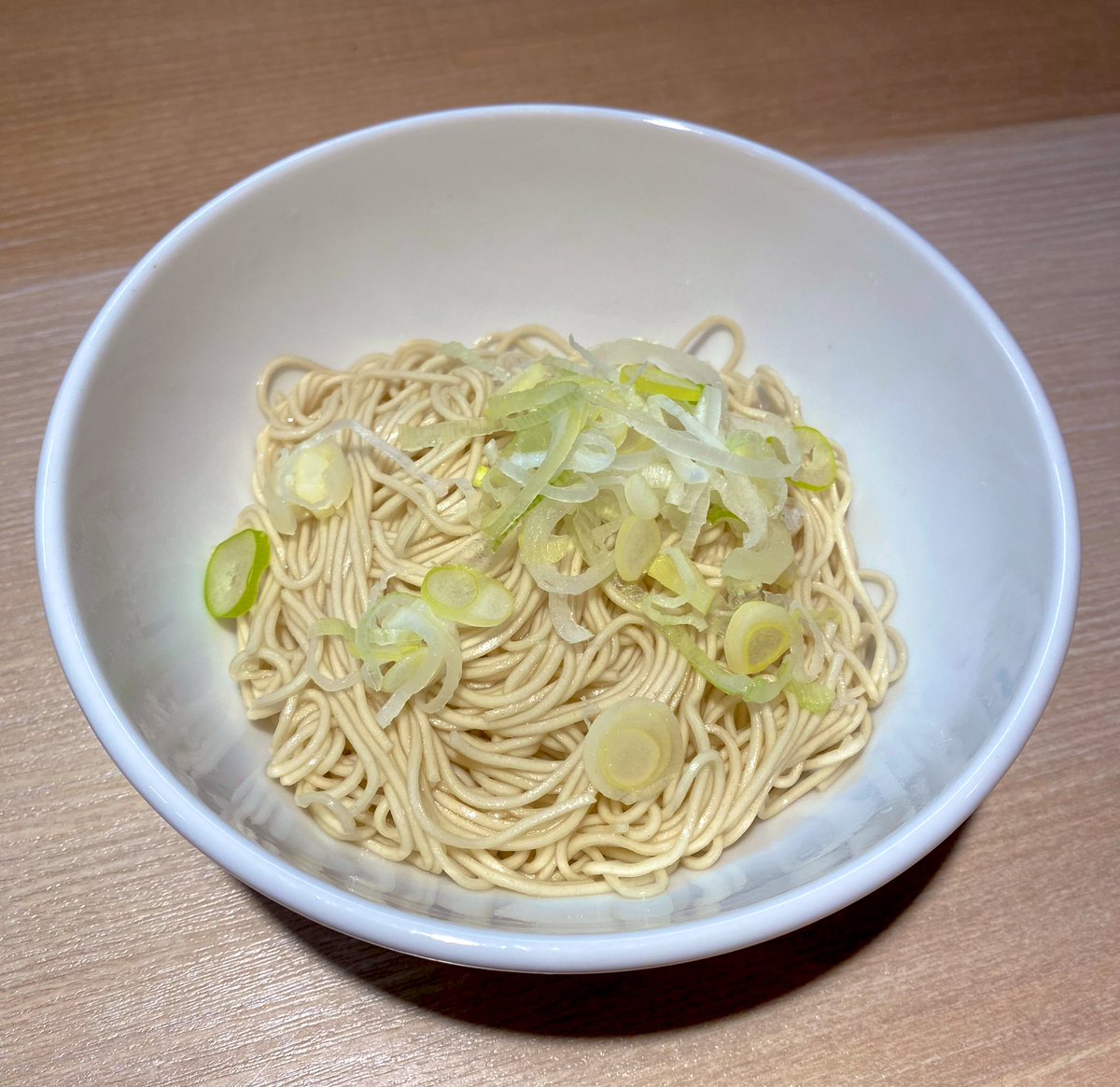 ra_men_niki's tweet photo. 思わず替え玉しちゃう！値段も安くてびっくりする。レギュラーにしてもらいたい唯一無二なラーメンです。 https://t.co/QJrtWzQa5e