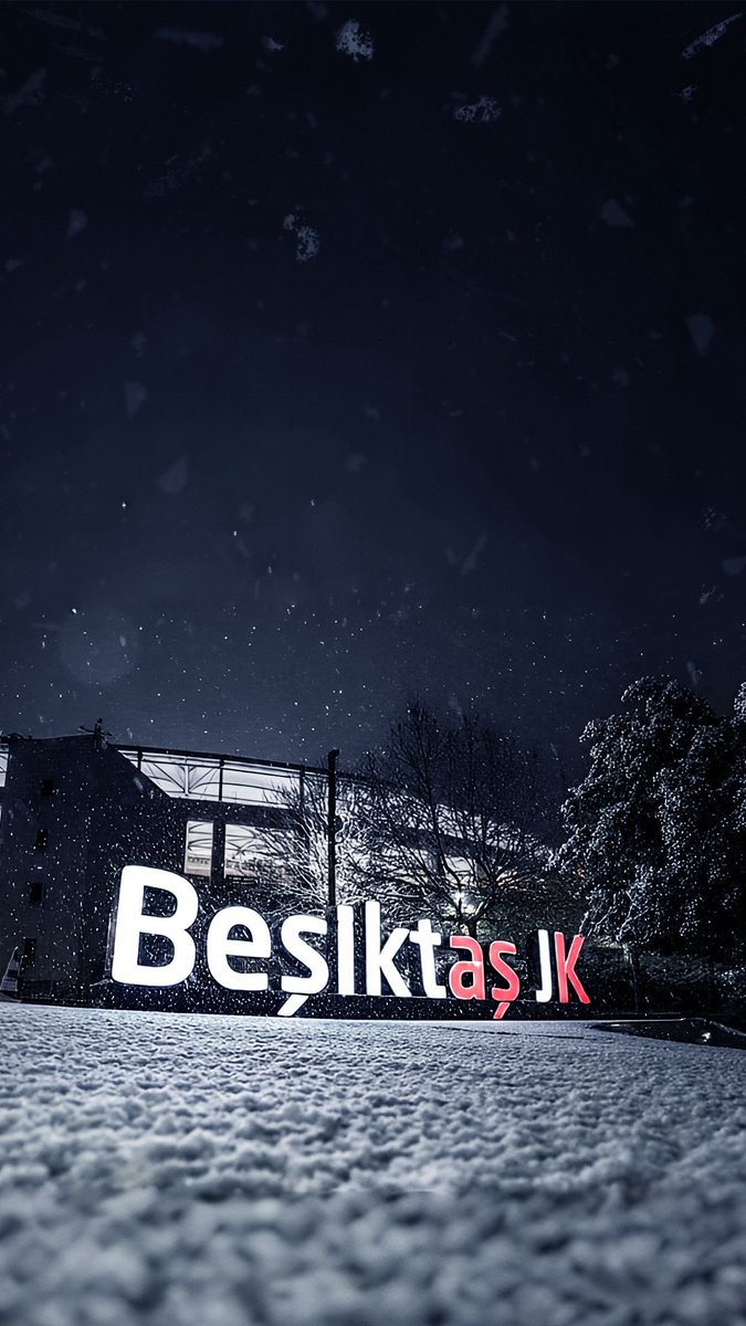 ZeyZey_21903's tweet photo. @Besiktas Seyirlik değil ömürlük 🖤🤍

#valantineday 
#14subatsevgililergunu https://t.co/Y44CWnyhfr