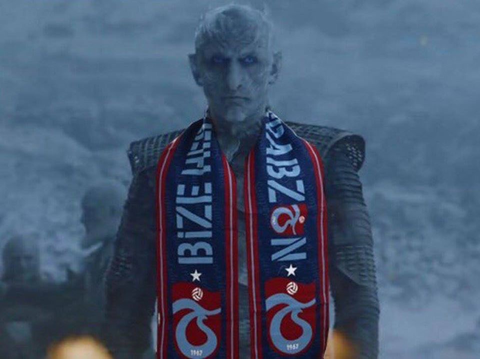 Yıllardır Fenerbahçe maçlarında anlamsız bir gerginliktir gidiyor. Aramızdaki bu husumetin artık yerini dostluğa bırakması lazım. Futbol kardeşliktir, farklı kitleleri bir araya getiren en önemli unsurlardan biridir. Trabzonspor taraftarı olarak bizim de geçmişte yaşanan