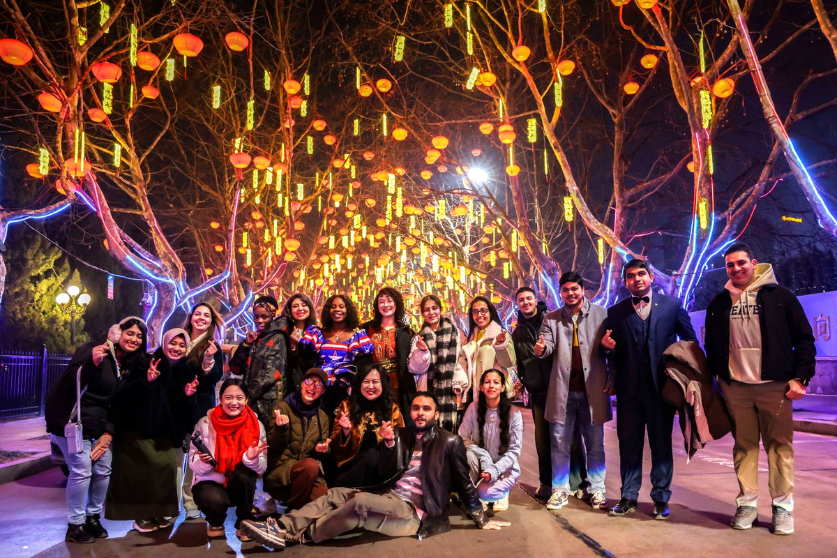 TouchShandong's tweet image. Fengshan Road, West Coast New Area of #Qingdao, Shandong Province, is ablaze with dazzling lights. The Horse-themed #lantern #show has drawn large crowds of Chinese and #international visitors.