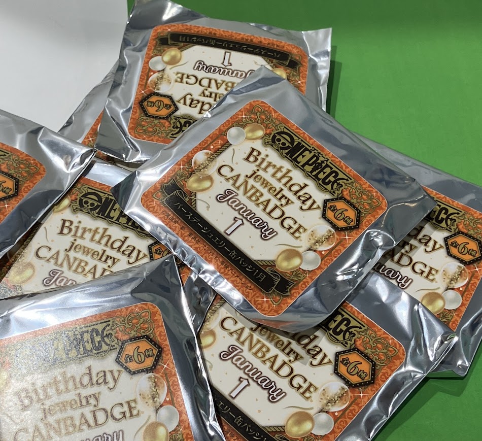 おすすめ商品】麦わらストア限定バースデージュエリー缶バッジ 1月1個