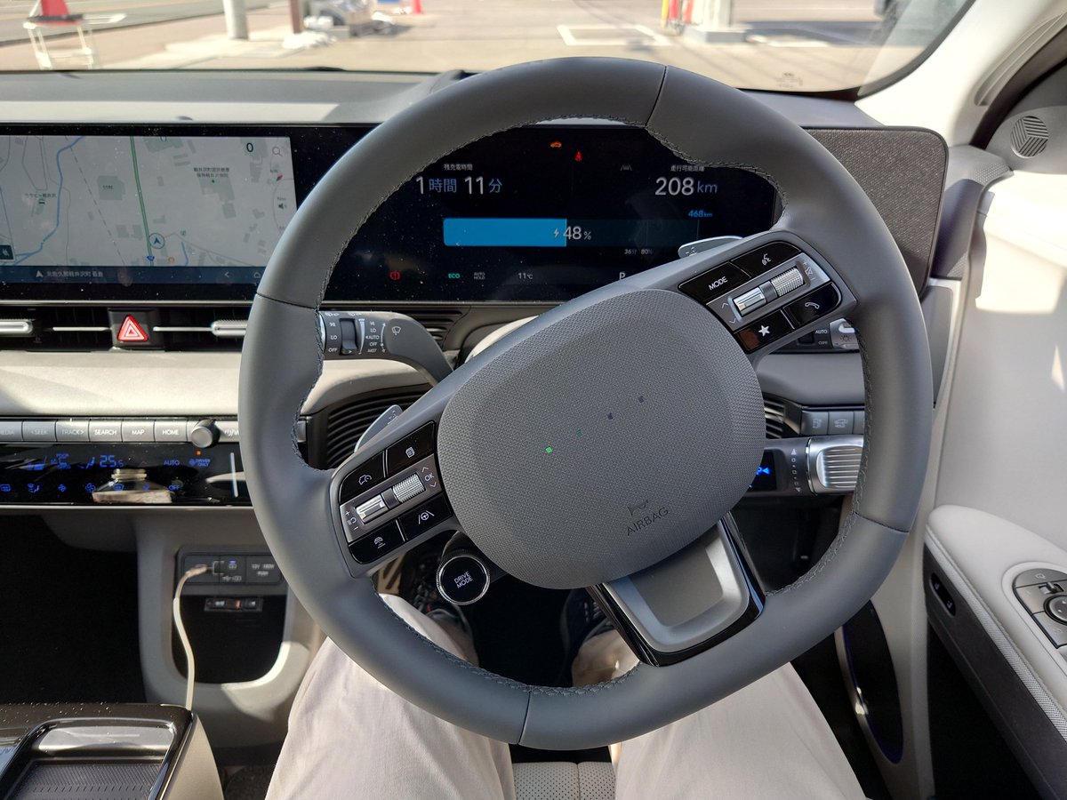Zuyo_NZE121's tweet photo. こんばんは。
今日は人生初の #Hyundai (現代)!!#MOCEAN 軽井沢書店の #IONIQ5 です。
なんと、ステーションに充電設備がありませんΣ(゚д゚;)
そのため初っ端から急速充電へGOとなりました……30分待ってようやく発進です。碓氷バイパスを下って群馬県へ…… https://t.co/j5UndhOjTM