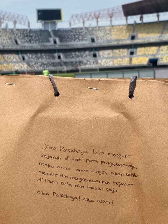 Bersiap utk ikut berjuang bersama <a href="/persebayaupdate/">Official Persebaya</a> dan manteman Bonek dg jalan masing2. Ku titipkan bekal ini utk para penerus yg semoga akan lebih baik dr kami. Semangat berjuang cintaku! 💚