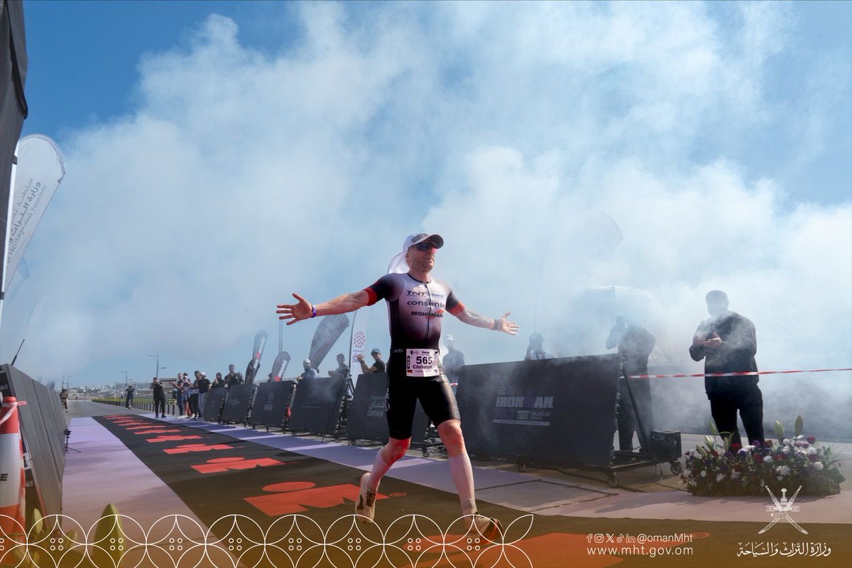 OmanMHT's tweet photo. بأداءٍ قوي وروحٍ تنافسية عالية كان المتسابق كريستوف ماتنر من ألمانيا أول الواصلين إلى خط نهاية مسارات بطولة الشرق الأوسط "اكتشف عمان للرجل الحديدي 70.3 مسقط" بعد أن أنهى السباق بزمنٍ بلغ 3 ساعات و51 دقيقة.

#تراث_وسياحة https://t.co/KPejtgVJUt