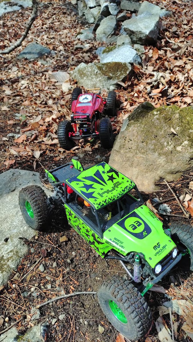 RYOTA2138's tweet image. 今日は #SWRC @wildoffroadRC にて
雪解けコンディションで、つ〜さんと
一緒にまったりラジコンタイム〜♪
パジェロを走らせた昼一はドロドロで
したが、天気が良かったので15時過ぎ
には結構水が抜けてきましたね〜♪
赤バギー風クローラーまだまだ課題
多しゆっくり仕上げよう…(^_^;)
#ラジ活