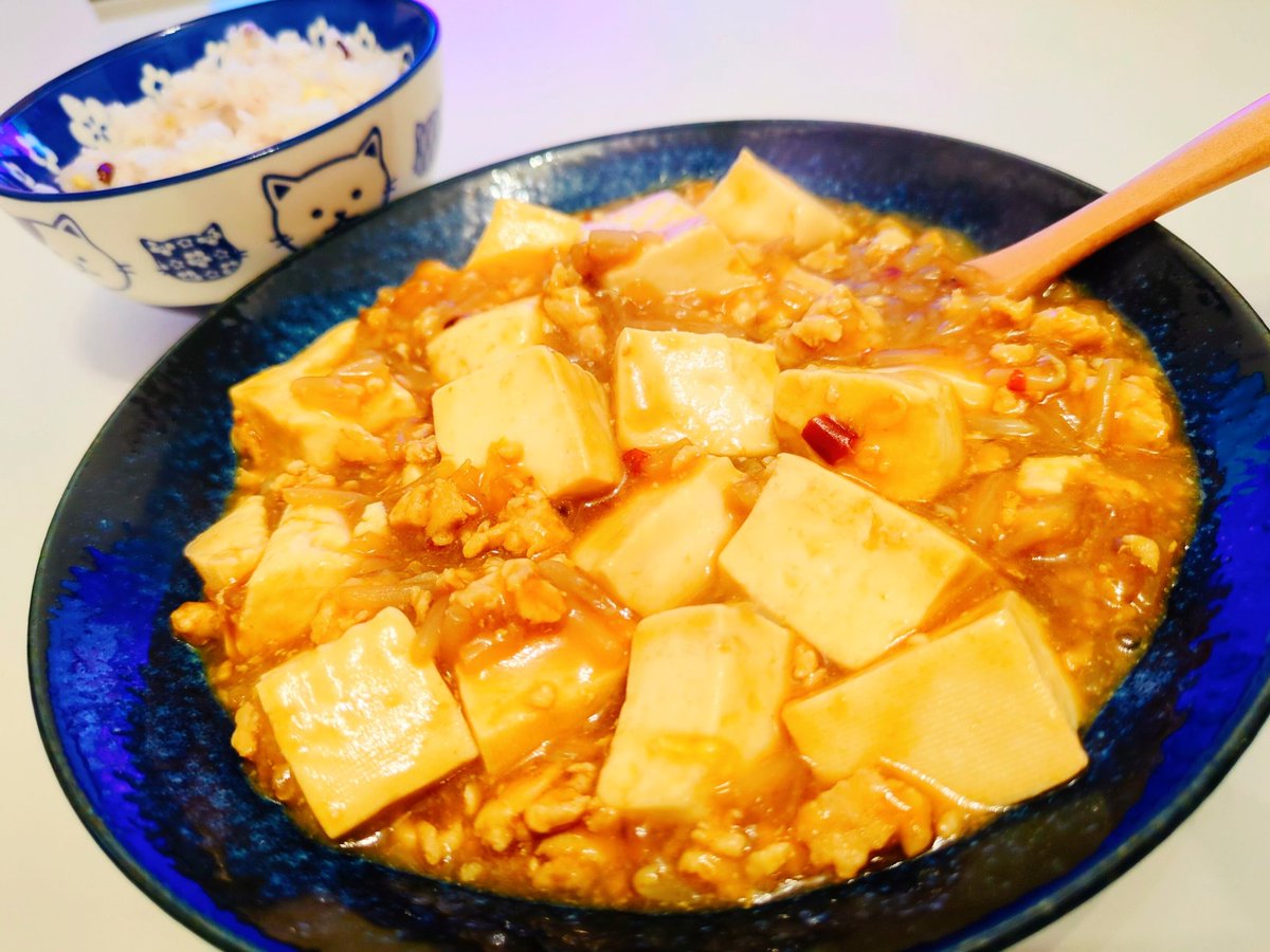 今日は暖かかったからダウンを玄関に置いて出て帰ってきたら、 ねず