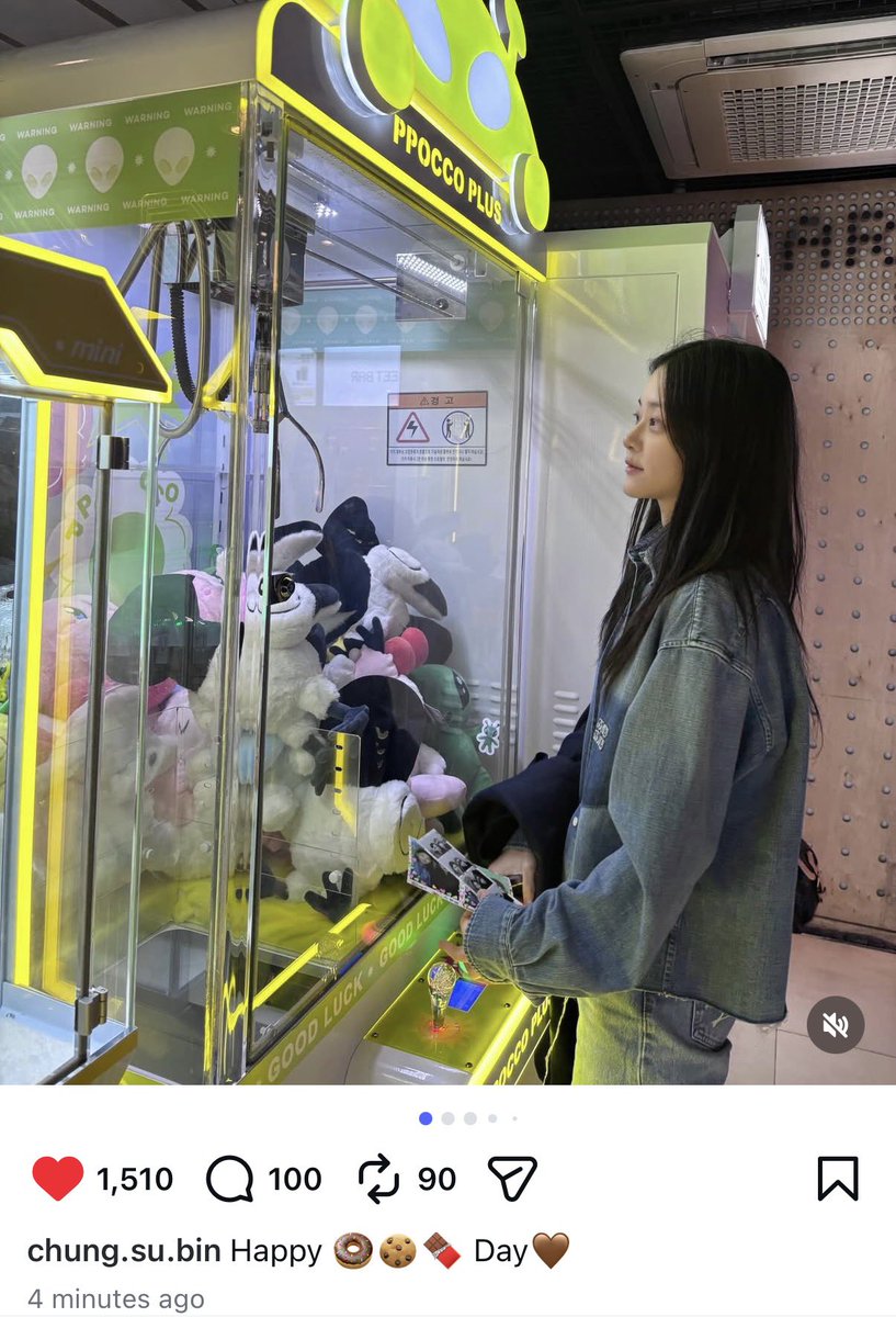 jnlonly's tweet photo. subin posted her date with hyewon on valentines day 🫢 haha https://t.co/cVUS5gOSHk