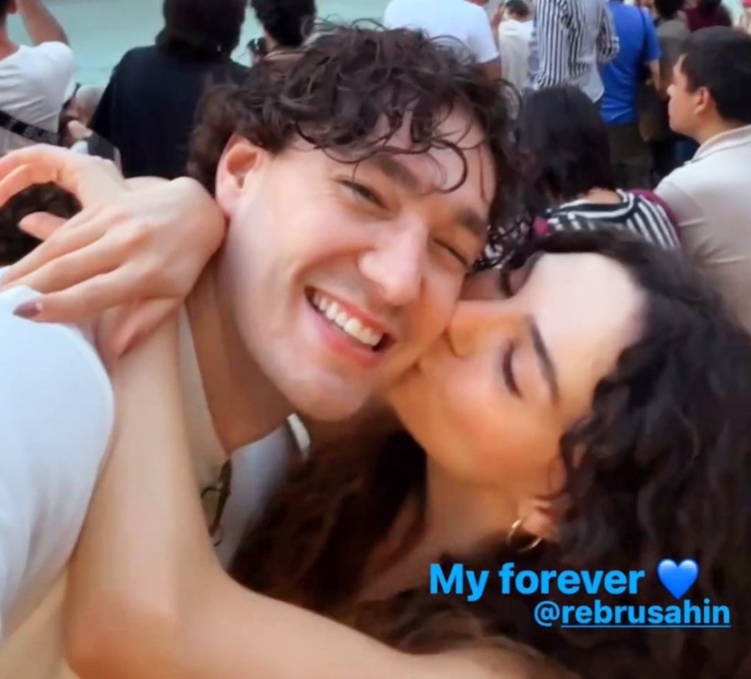 ebrusahinsunsun's tweet photo. Happy Saint Valentine's.
For you every day is lovers' day😍😍❤️❤️ @rebrusahino @cediosman https://t.co/7BrrjXDc1Q
