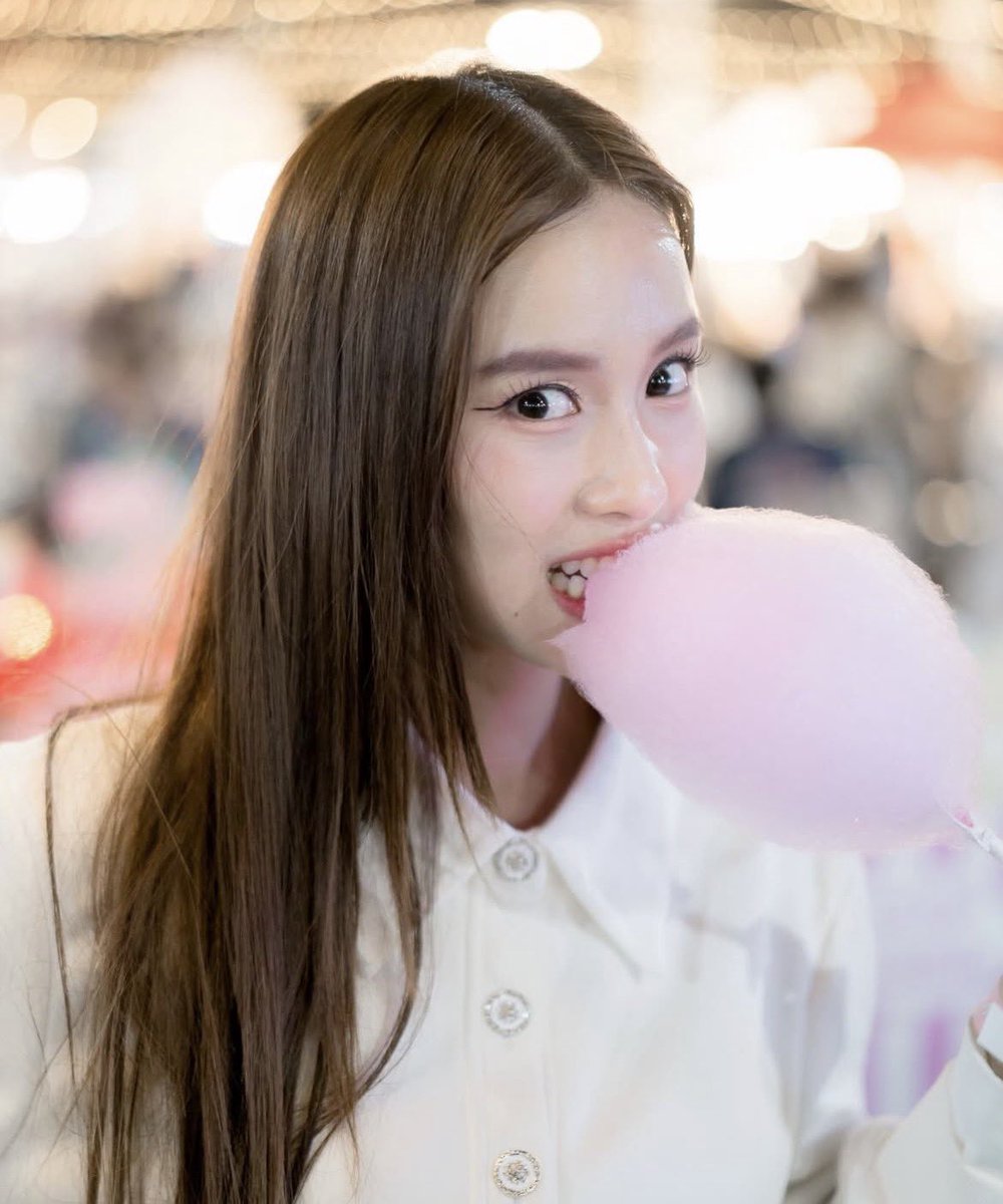 Happy Valentine’s Day ค่าา 💕
ถ้าความรักเป็นคะแนนสอบ
เก๋คงได้เต็ม 100 จากพี่ไปทุกปีเลย
ความรู้สึกไม่เคยหายไปเลยนะ
ยังซัพพอร์ตอยู่ตรงนี้เหมือนเดิมค่ะ

ขอบคุณที่เป็นรอยยิ้ม
และความสดใสให้เสมอมานะ
วันวาเลนไทน์ปีนี้ขอให้เก๋มีความสุข
ที่สุดในโลกเลย 💌🌷💫

#เก๋ไก๋