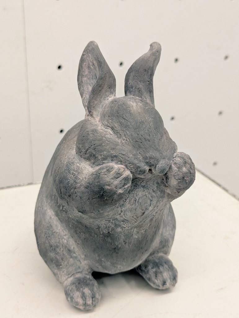 RT @shikakugangu: 陶彫展も開催してた。見よ、このウサギのモチモチ感