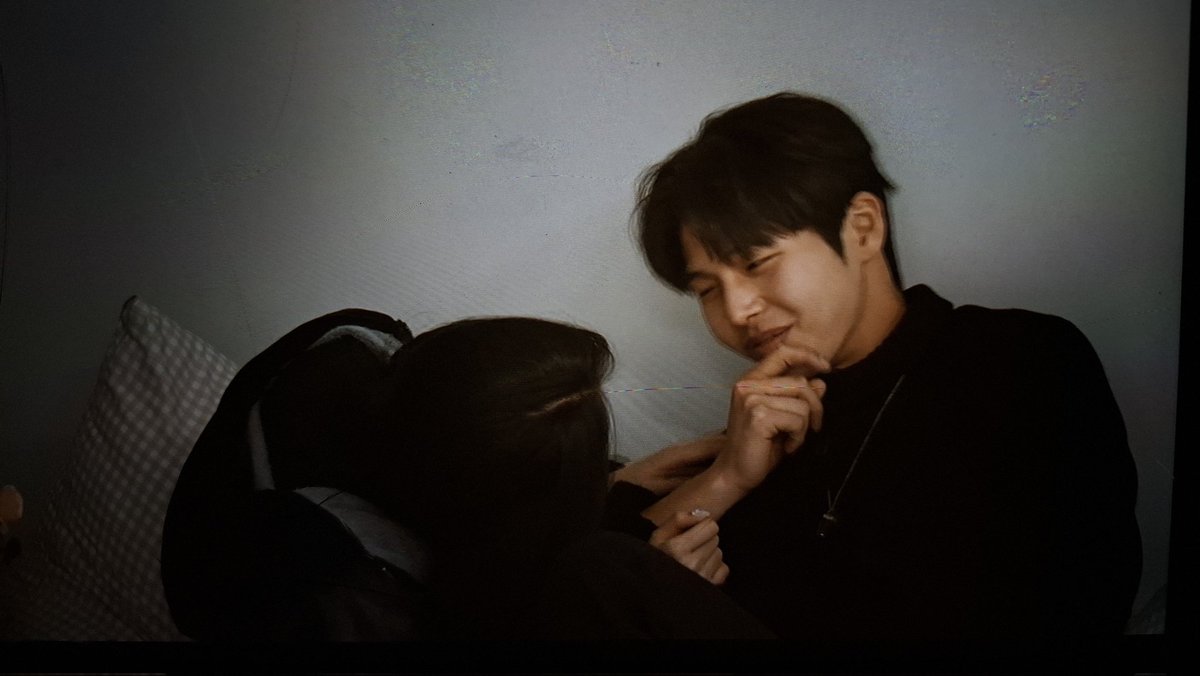 KISS KISS KISSS 

#singlesinferno5 #heesun #subeen