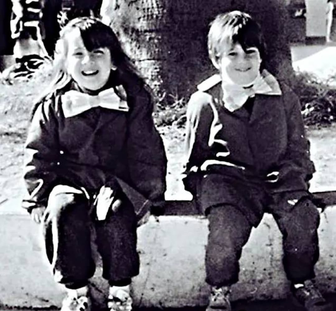 Lionel Messi and Antonella but as you scroll down they get Older

A Valentine's Day 🧵