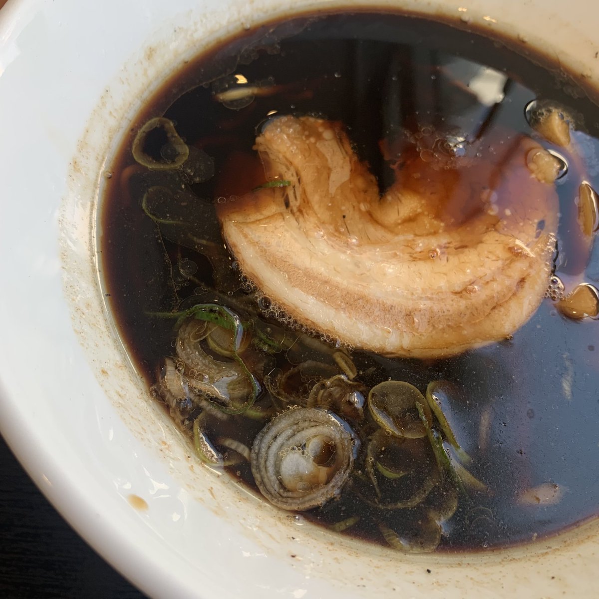D_Dinner_Fukui's tweet photo. 今日は朝から福島へ行くぞー！
途中���朝メシにブラックラーメンって………。明日からは野菜だけ生活や！糖尿病予備軍が朝から食べるもんじゃないな……。
#ブラックラーメン #糖尿病予備軍 #ラーメン #朝ごはん https://t.co/Oocqrwqke7