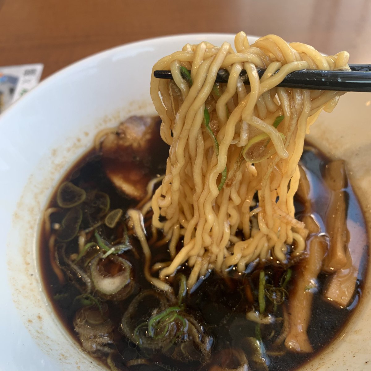 D_Dinner_Fukui's tweet photo. 今日は朝から福島へ行くぞー！
途中���朝メシにブラックラーメンって………。明日からは野菜だけ生活や！糖尿病予備軍が朝から食べるもんじゃないな……。
#ブラックラーメン #糖尿病予備軍 #ラーメン #朝ごはん https://t.co/Oocqrwqke7