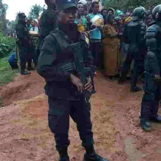 YvonneUwim90642's tweet image. 👉kwihambira ku #inkotanyi na #kagame wagize amahirwe yo kuba yaca bugufi  kuri #leta ya congo tugasubira muri #congo hatabayeho kwikora Munda byarashobokaga , yari mumwanya mwiza  mugihe cy'umubano we na #felix (Raisi)
Arko kubera inyungu bwite zitambitse ntiyashoboye kubigeraho