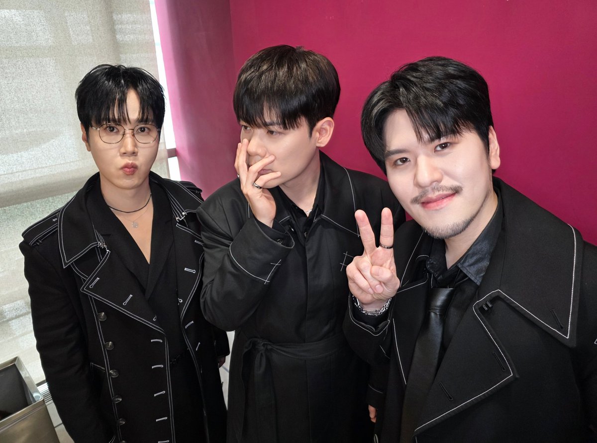 MBC <쇼! 음악중심>

이 어른 섹시 남자들 좀 어떻게 해주세요
자꾸만 리즈 갱신하는 짱포엠 때문에
괴로워서(P) 가슴만 퍽퍽 치는 중•••🥹

#LAPOEM #라포엠 #쇼음악중심 #Alive
#유채훈 #최성훈 #정민성
#YouChaehoon #ChoiSunghoon #JeongMinseong