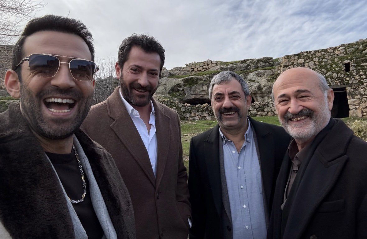 TvDunyasii's tweet photo. #UzakŞehir’in kötü karakterleri bir arada😅 https://t.co/257tyWySsP