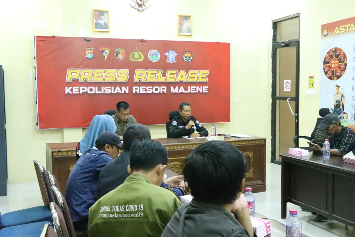 Satresnarkoba Polres Majene Bongkar Jaringan Penyalahgunaan Sabu, Lima Pelaku Diamankan, Pengungkapan tersebut dipaparkan secara resmi dalam kegiatan press release dipimpin langsung Kasat Narkoba IPTU Japaruddin yang digelar di ruang data Polres Majene, Jumat (13/2/2026).