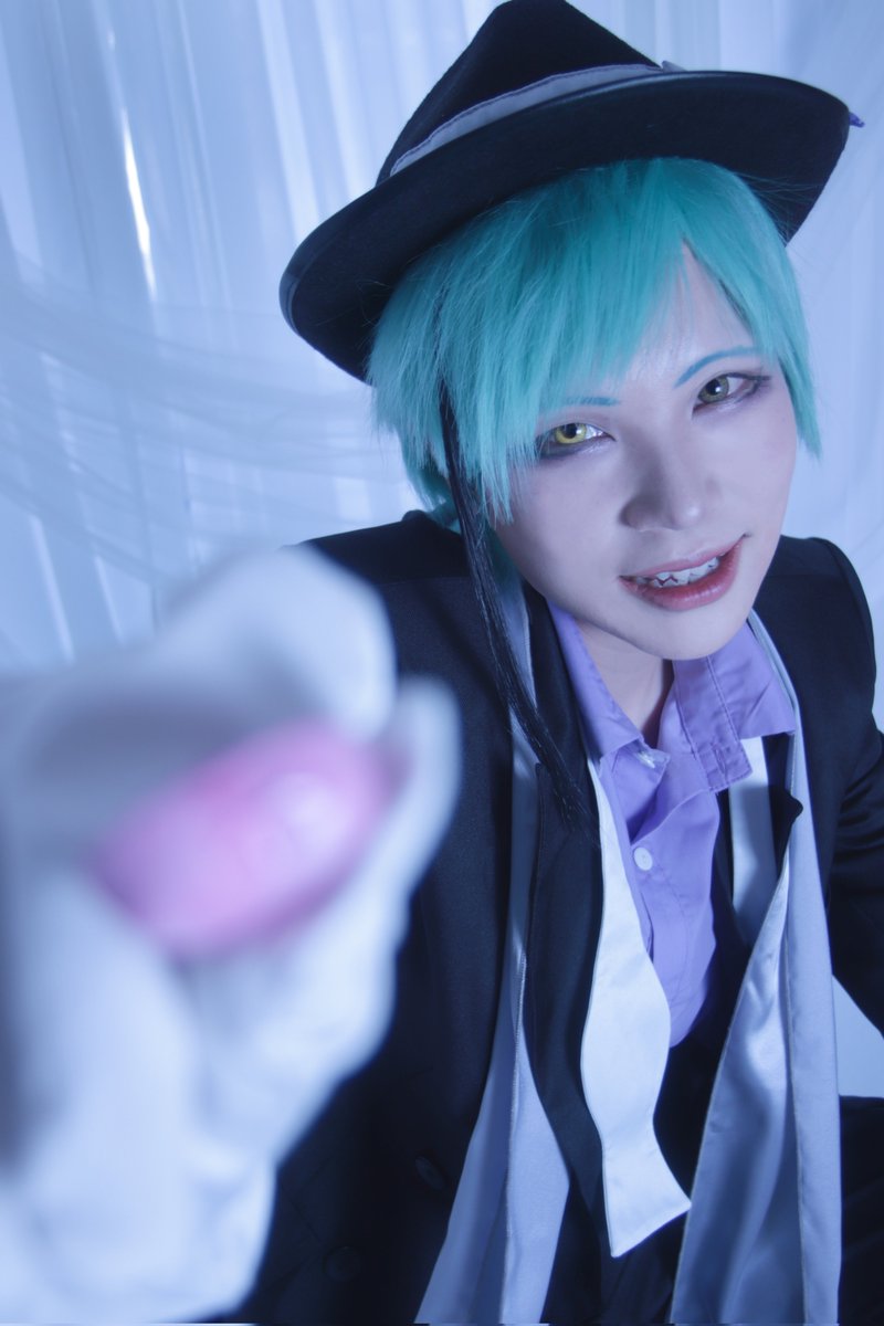 【Cosplay/twst】

陸ではチョコあげる日なんでしょ？
はい、ど～ぞ

📸お符ちゃん
🏠cloud9さん