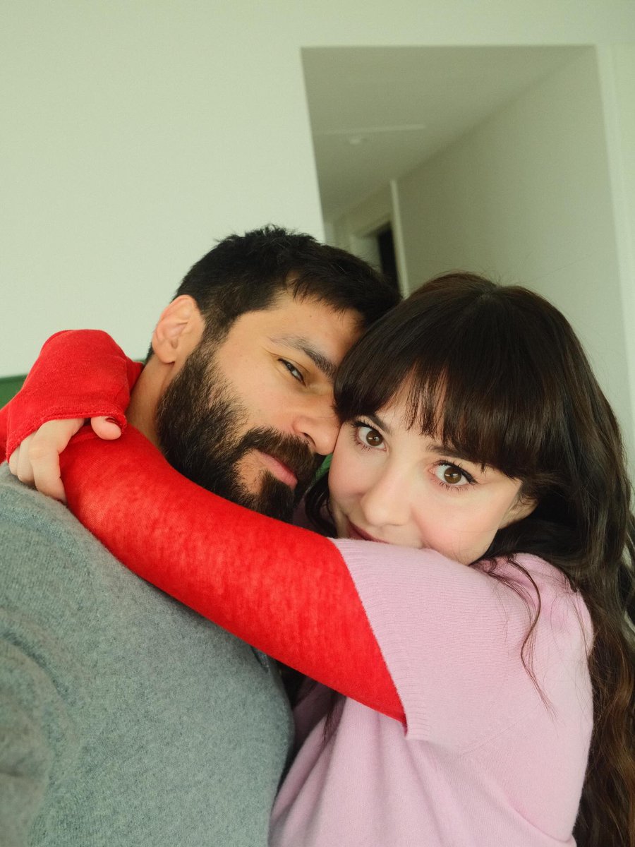 "Biz aşığız ve ikimiz de romantikiz. Bizim için her gün Sevgililer Günü"

 ❤️Sevgililer Günü kutlu olsun ❤️

#ÖzgeGürel #SerkanÇayoglu #OzSer 
<a href="/ozgecangurel/">Özge Gürel</a> <a href="/SerkanCayoglu/">Serkan Çayoğlu</a>