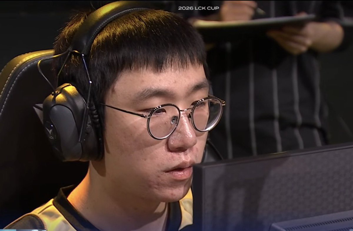 I’m fucking crying look at ruler’s microbangs. they really do just stop ...