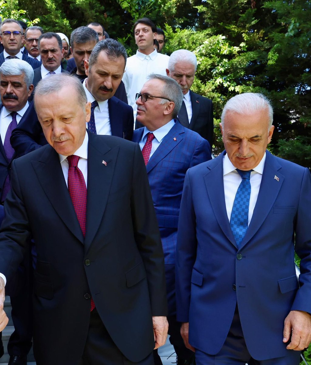 İlk günkü aşkla, aynı heyecanla, aynı yolda… <a href="/RTErdogan/">Recep Tayyip Erdoğan</a> 

#SeniSeviyoruzReis