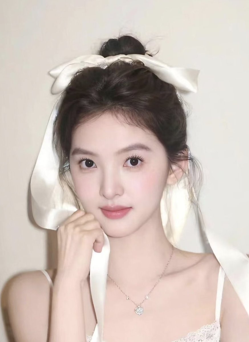 Happy Valentines to my lovely girl, #ZhangRuonan. Wherever you're celebrating today, I hope it's peaceful and gentle for you. Rest well,be surrounded by warmth, and may only good things come your way.