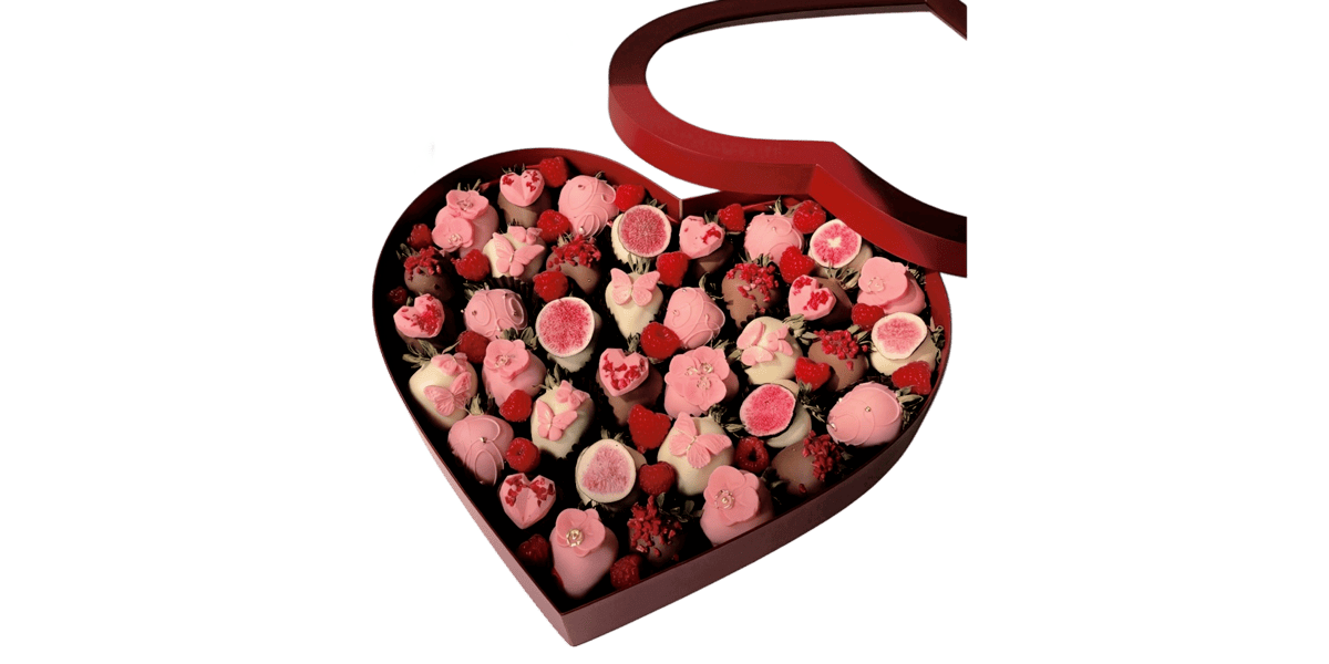 Membagikan  cokelat  dan  surat  untuk  beberapa  kenalannya.

💌  :  Selamat  hari  Valentine,  Tuan  dan  Nona  yang  saya  sayangi.  Jangan  lupa  menggosok  gigi  usai  menghabiskan  banyak  manisan  hari  ini,  semoga  hari  kalian  menyenangkan.

Tertanda,
Liselotte.  🌻