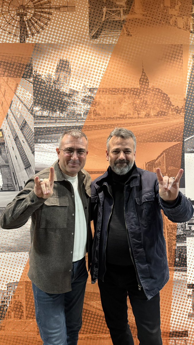 Türk dünyası ve uluslararası ilişkiler ekseninde yürüttüğümüz çalışmalar kapsamında, kıymetli kardeşim Prof. Dr. Güven Arıklı ile Almanya’dayız.

Şehirler değişse de hedeflerimiz ve kadim dostluğumuz baki… <a href="/Guven_Arikli/">Prof.Dr.Güven Arıklı</a> 

#HikmetEren #GüvenArıklı #Almanya #EkoAvrasya