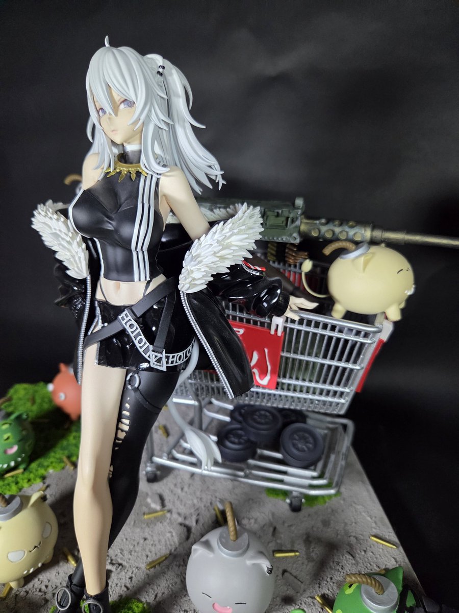 ホロライブ　ガレージキット

獅白ぼたん

完成しました。

初めての女性キャラクターのガレキ。
ボリュームが凄く、仮組も塗装も一筋縄では行きませんでしたが凄く楽しませて頂きました。

付属品に圧倒されましたが…。

粗い所もありますが、ご勘弁を。続く
#獅白ぼたん
#ししらーと 
#ホロライブ