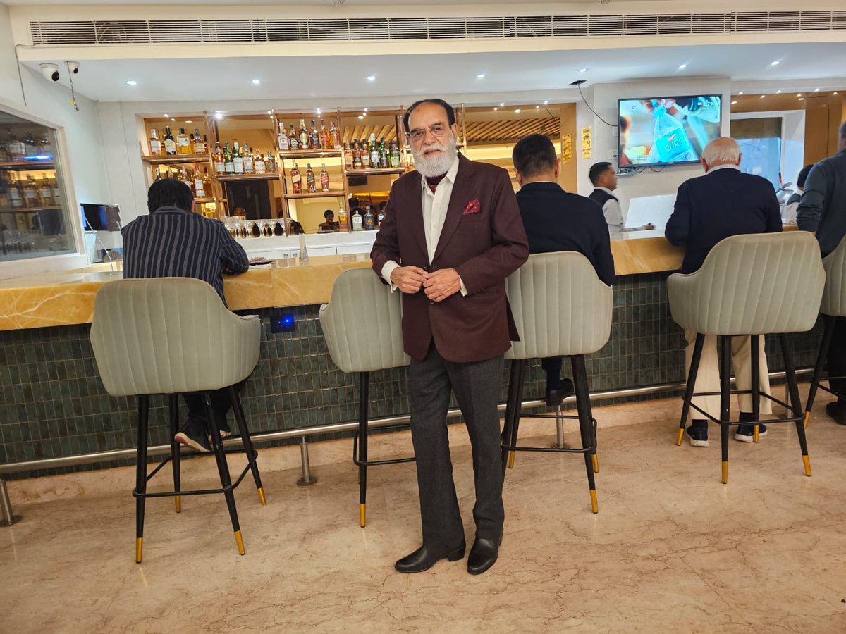 NavinNkja's tweet photo. LAWYER LIFE: ARGUING BY DAY, TOASTING BY NIGHT.

FROM DAY BAR CAUSE LISTS TO EVENING BAR-THE COURTROOM GRIND DOESN'T END AT 5 PM.

NOW UNWINDING AT THE PUB-EVEN ADVOCATES NEED A PINT TO TOAST.

#LEGALLIFE #DELHICOURTS #DAYBARTOEVENINGBAR #LitigationLife
#AdvocateLife https://t.co/HFzTh33ZiW