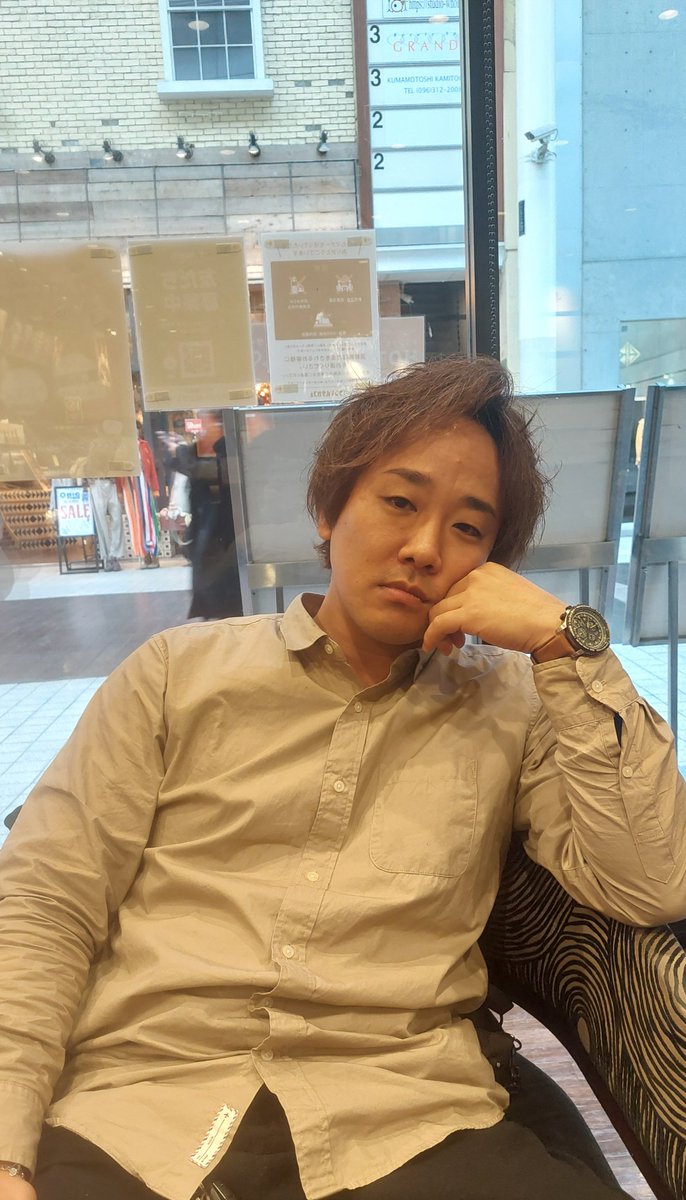 【ﾐｷﾆｯｷ】この人とお茶→

｢誰にもウケない自慢話｣
｢寡黙が伝染する話｣
｢35歳の立ち位置話｣などなど。

#たろまるようた
#市民舞台
#写真1
#好きな人に好かれたい気持ちいっぱいの可愛い俺
#写真2
#どこが好きだったのかも思い出せない褪めた俺