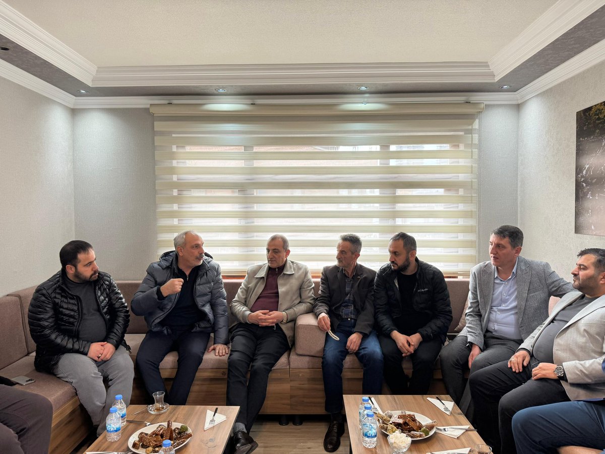 📍Ankara/Balgat

Gümüşhane Vakfımızda kıymetli hemşehrilerimizle bir araya gelerek hasbihal ettik, gönül sohbetleri gerçekleştirdik.

Memleket sevdasının, birlik ve beraberlik ruhunun en güzel tezahürü olan bu buluşmada;Gümüşhane’mizin dertlerini, beklentilerini ve yarınlara dair