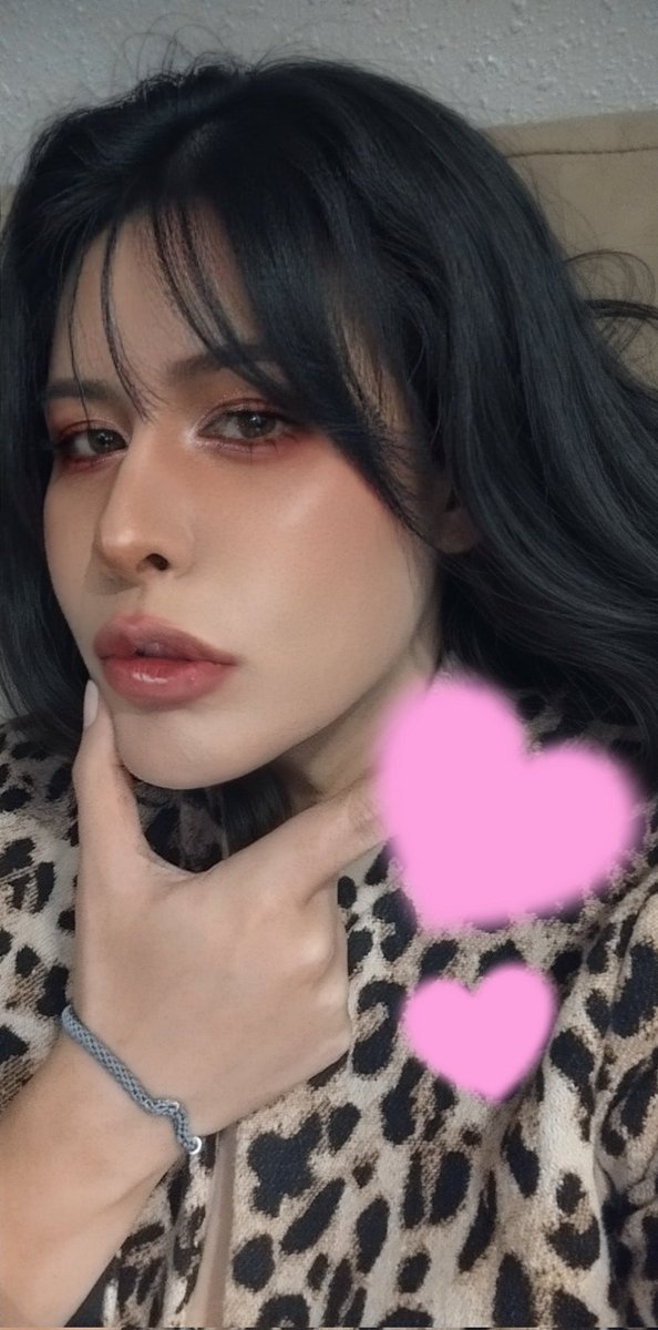 I found my old coat and pink wig, and decided to try a new makeup style. AND WHY IS IT- that makeup always looks 10x better when you’re not going anywhere???? (btw inspired by Paradise Kiss/NANA) 

Anyway. Happy Valentine’s. 🥀
