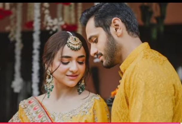 हमने देर से सीखे हैं, मोहब्बत के ऊसूल 
हम पे लाज़िम है तेरा इश्क़ दुबारा कर लें 
ये भी मुमकिन है तुझे दिल से भुला दें 
ये भी मुमकिन है तुझे जान से प्यारा कर दें।
ہم نے تاخیر سے سیکھے ہیں، محبت کے اصول
ہم پہ لازم ہے" تیرا عشق" دوبارہ کر لیں۔۔
یہ بھی ممکن ہے تجھےدل سے بھلا دیں ہم👇