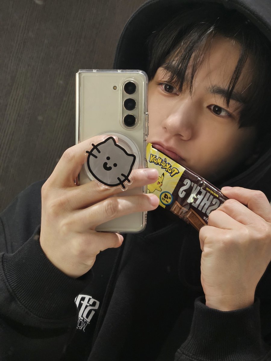 ifntinfo's tweet photo. [SNS] 260214 INFINITE L (Myungsoo) Weverse Update

"Have a nice weekend and nice holiday 🐱 😻"

#인피니트 #엘 #명수 #김명수 https://t.co/dG0UV5sb1M https://t.co/Op4nuGNhxv