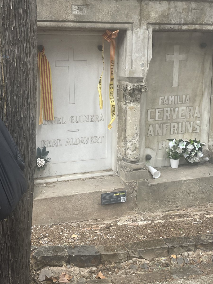 <a href="/manolileonsegur/">Alguer</a> Aquesta foto la vaig fer fa poc al cementiri de Montjüic, que descansin junts sempre en pau