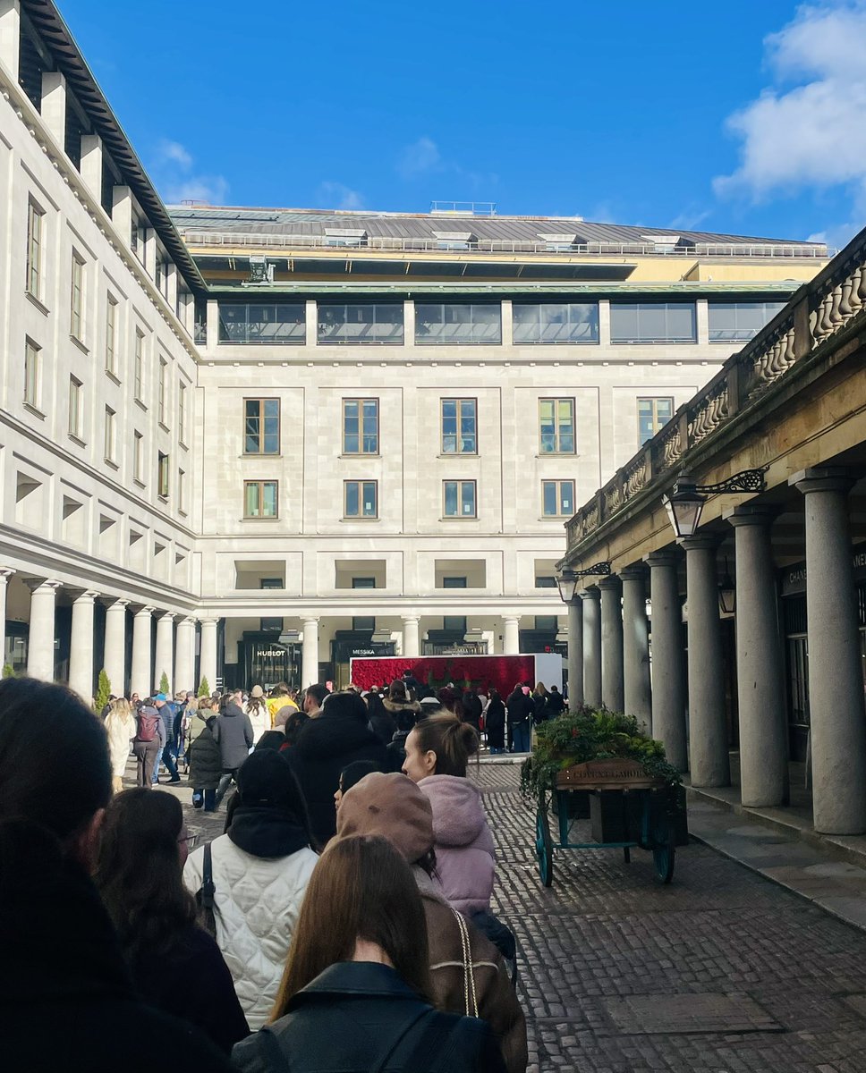 Lol. I’m in the BTS rose queue at Covent Garden (which is GARGANTUAN btw) &amp; just had a 40-something Eastern European tourist ask me what’s happening.

I started with, “You know BTS?”

He said, “Of course.”

So there’s that 🤣😌