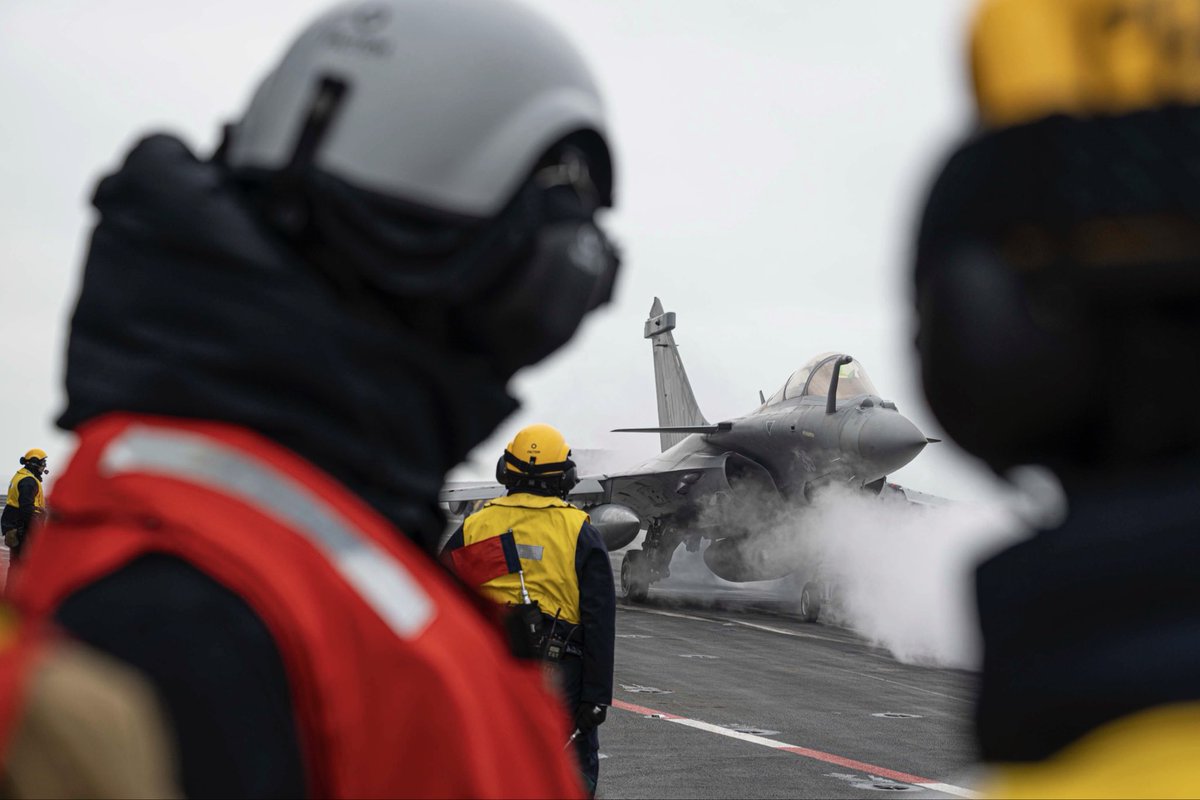 rglucks1's tweet photo. J’étais hier à bord du porte-avions Charles de Gaulle, dans le cadre de l’exercice interarmées Orion 26.

La défense nationale est le socle de tout.

Merci aux femmes et aux hommes de la Marine pour leur engagement au service de la France et de l’Europe.

Vous êtes notre fierté! https://t.co/kXmkMwU68L