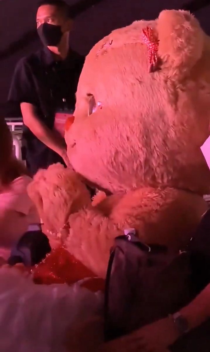 น่ารักอ่า พี่เข้าใจน้องเนยทุกอย่าง เห็นหนูเม้นไอจีพี่เตนล์บ่อยมาก วันนี้ได้เจอตัวจริงบนเวทีแล้วเนอะลูก ขอให้ได้เจอตัวต่อตัวเลยนะ 😭💜

#TENxRajamangala
#Butterbear 
#SMTOWNLIVE2025_26_BANGKOK