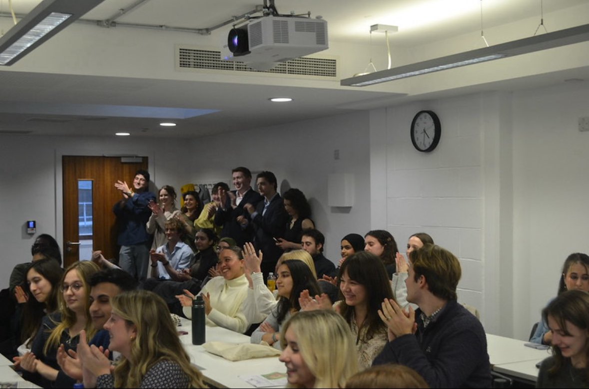 CalMartinJourno's tweet photo. Really enjoyed hosting/organising the @SPAJournalism regional conference with Amy and the team

Fun afternoon of talks and 1-1s, connecting students with industry figures

Thanks to @cityjournalism and our great speakers @benellery, @daisyeastlake, @yaya_e99, Millie and Ezekiel https://t.co/DKfQD0nMDD