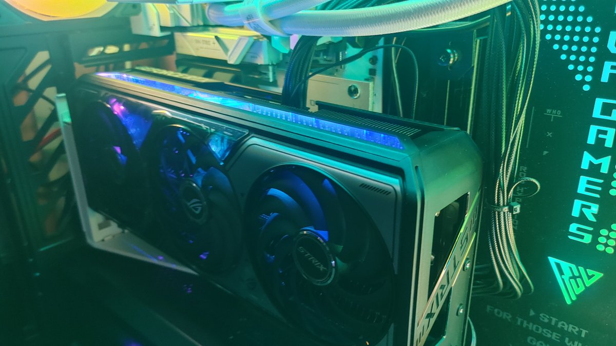 mzk810_1_53's tweet image. にゃふふ
5070ti起動完了･｡･)