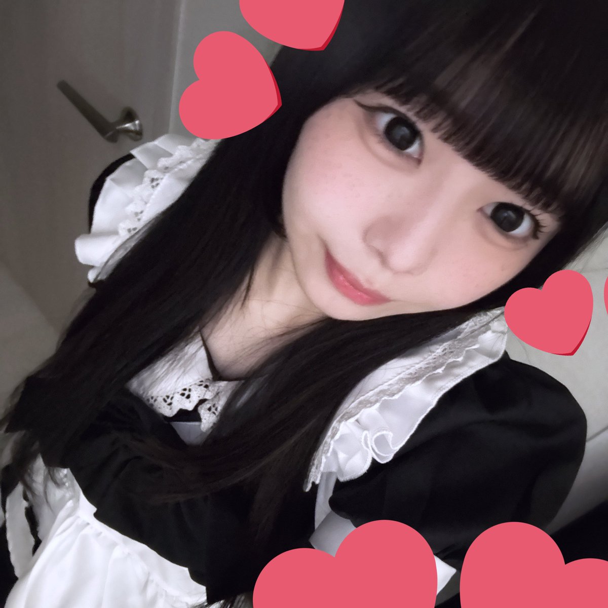 hs_0ity's tweet photo. あしたも17-22！チョコ配るおー🍫🍫🍫
髪ぱやぱやすぎて、大量のはーとで隠してますすみませんな

#心斎橋  #日本橋 #コンカフェ #自撮り界隈 https://t.co/4dVCxvkboP