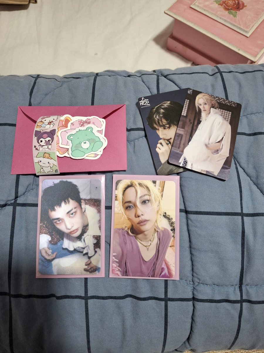 strawbereed's tweet photo. Feedback positivo para a @hanjblast que me enviou esses dois pcs lindos muito bem embalados. 
 Obrigada pelos brindes 🩷 https://t.co/HfQ6bzCwK6