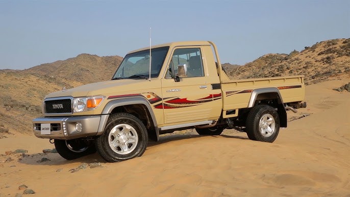 ahmad_khalifa78's tweet image. في معسكرٍ تابع لحفتر في بنغازي توجد حاليا 350 سيارة تويوتا دفع رباعي"لاندكروزر" على متن كل واحدة منها سلاح متوسط 23 و 14.5 مجهزة لصالح #قوات_الدعم_السريع،ومن المقرر إرسالها خلال أيام على دفعات من #بنغازي إلى #الكُفْرة في جنوب شرق #ليبيا ومنها إلى #السودان
(مصادر أمنية في بنغازي)