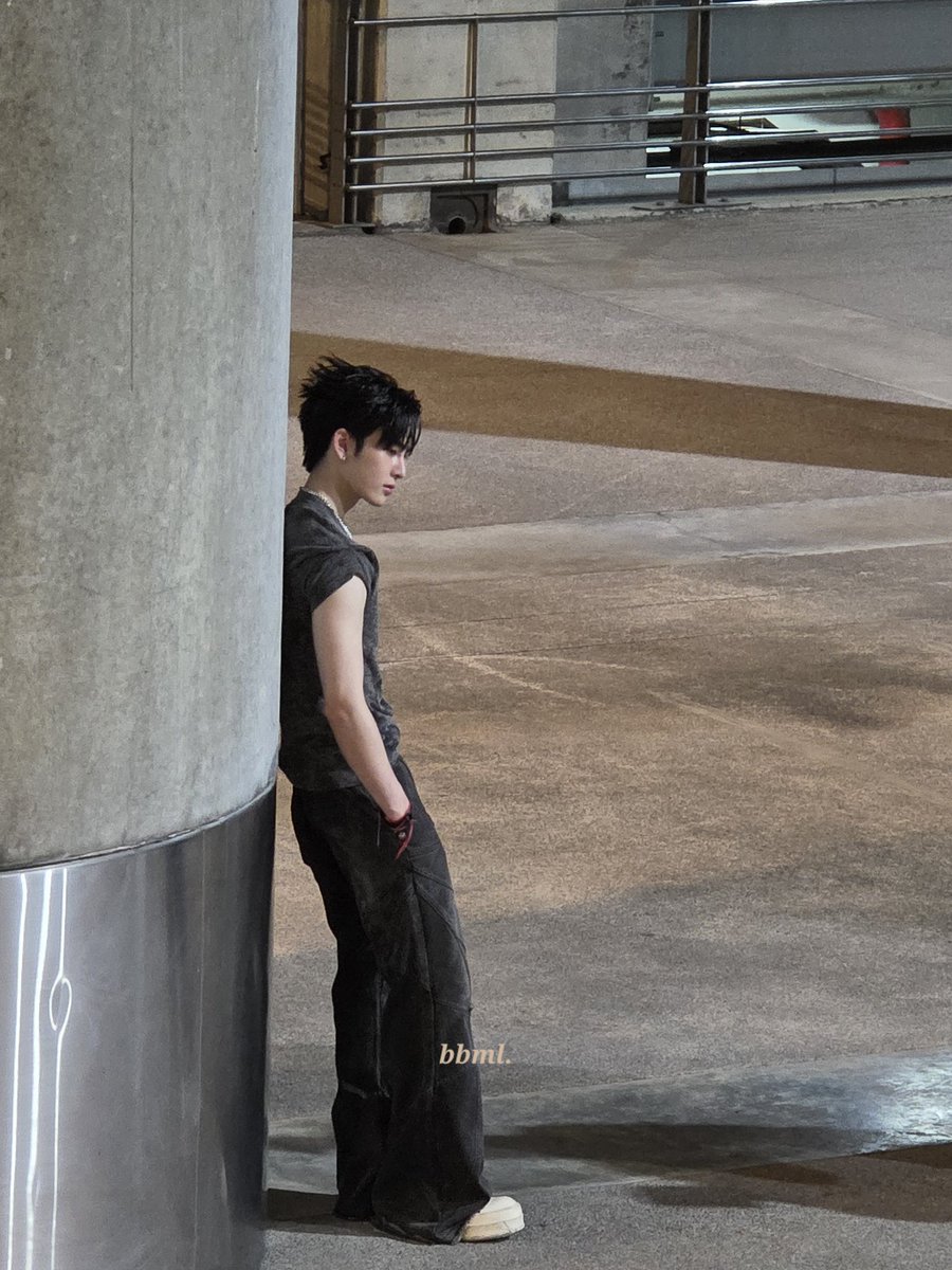 เจ็บเยี่ยวเลยออกมาเข้าห้องน้ำ เจอน้องสินปินบอยแบนด์ยืนแอคกะเสาอิมแพค

#RISERCONCERTD2